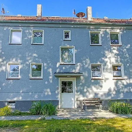 4 In Apartment *